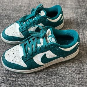 Nike womens Dunk low sneakers Ocean 8.5